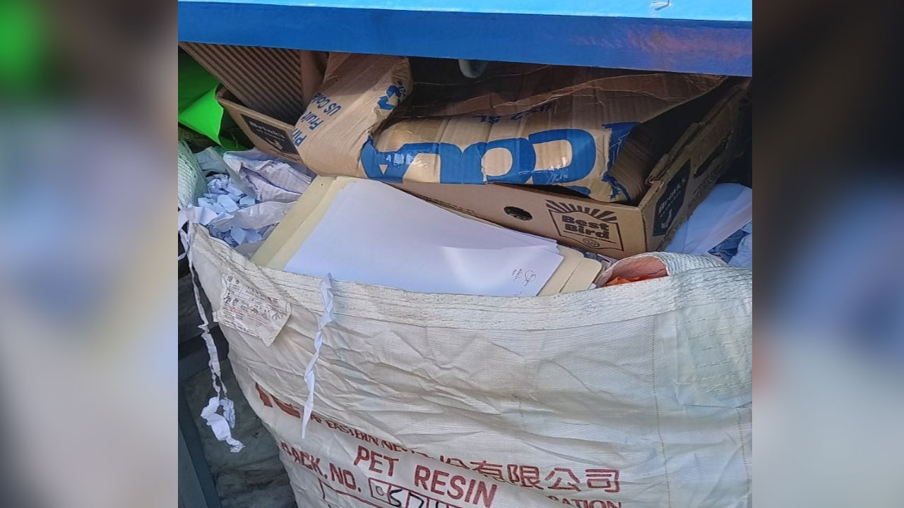 Picture of mixed recycling