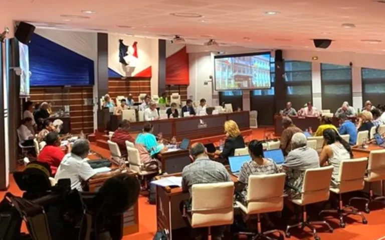 4KW1W45_New_Caledonia_s_Congress_in_session_on_17_January_2024_PICTURE_NC_la_1_re_jpg