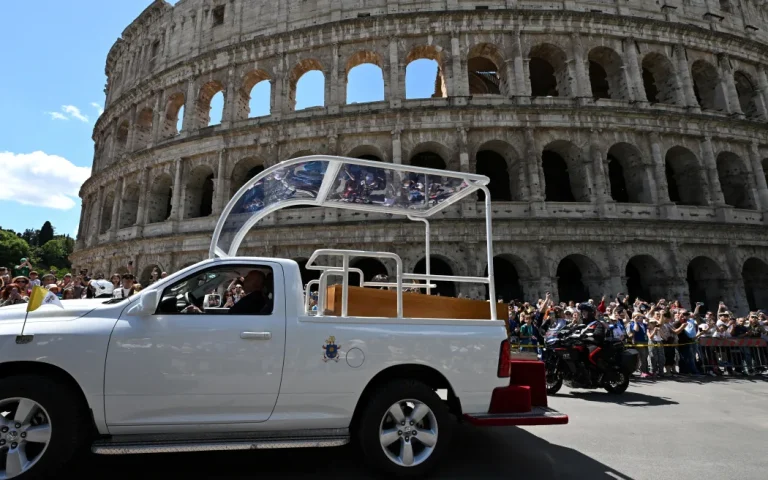 4K8BJWI_AFP__20250426__43KG4XX__v2__HighRes__VaticanReligionPopeFuneral_jpg