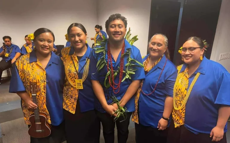 4K6G702_Mele_Ikiua_children_jpg